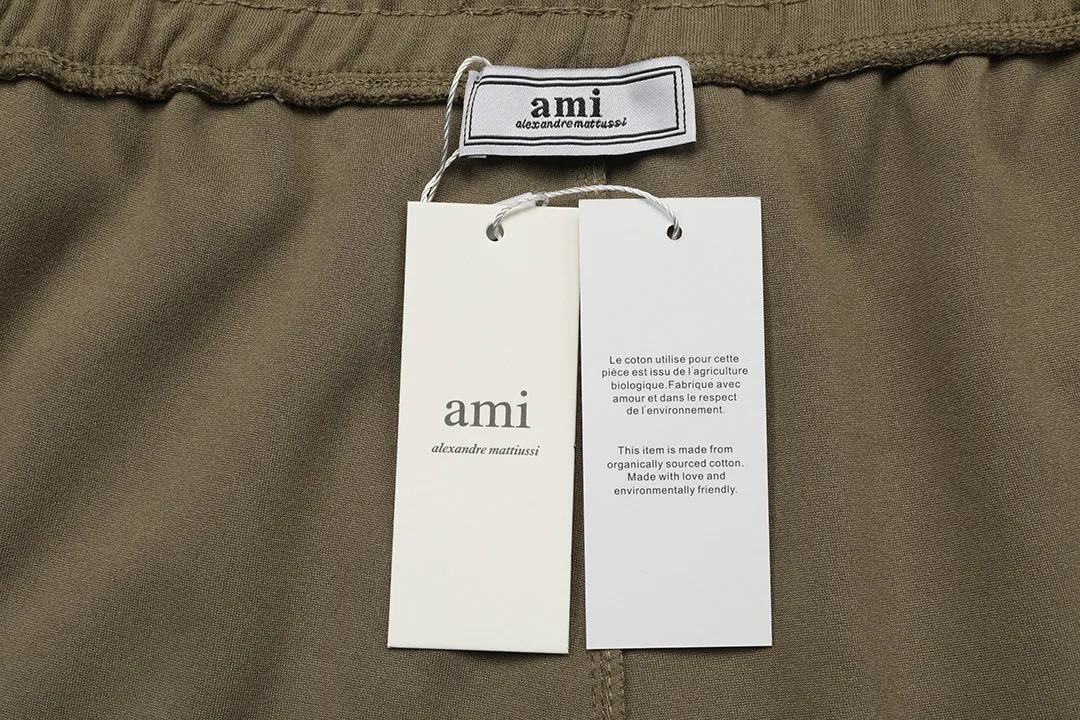 AMI 2026New Arrival Imported machine-embroidered love letters logo, essential for daily commuting for men and women Casual shorts ·Customized milk silk cotton fabric ·Imported machine embroidery technology ·Waist label, hangtag, three wash marks complete Color: Brown Sizes: XS S M L